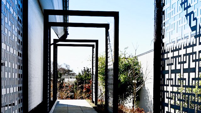 Pergola med klätterstöd